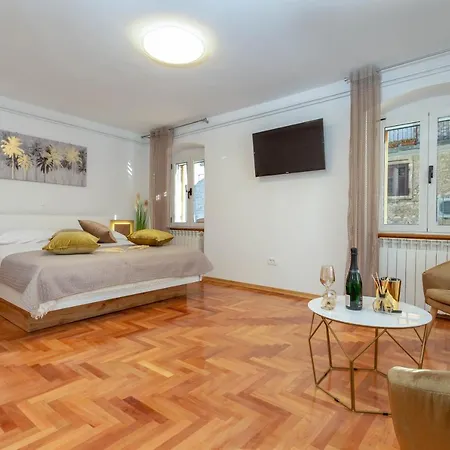 Гостьовий будинок Deluxe Dreamy In The Center Of Hvar With Sea View 4*