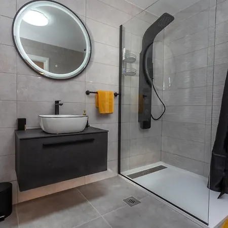 Гостевой дом Deluxe Dreamy In The Center Of Hvar With Sea View 4*