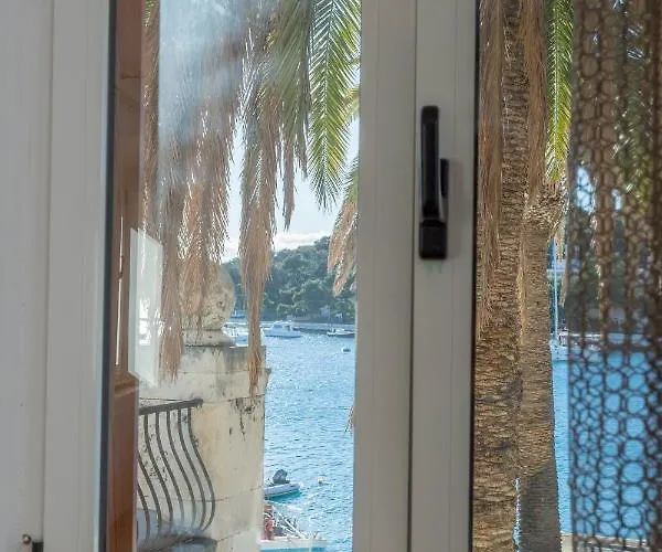 Gasthuis Deluxe Dreamy In The Center Of Hvar With Sea View 4*